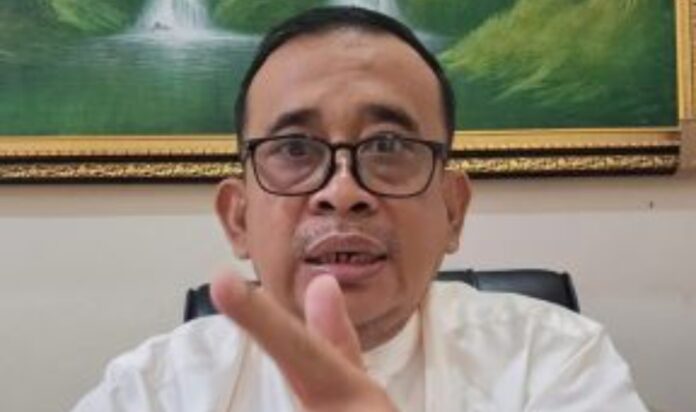 Dugaan kasus korupsi proyek Pengembangan dan Modernisasi Pabrik Gula Asembagoes Situbondo di PTPN I Regional 4 Surabaya terus menjadi sorotan. Setelah penyidik Kortas Tipikor Bareskrim Mabes Polri menggeledah kantor PTPN dan menyita enam box dokumen, pegiat antikorupsi Rahmad Sukendar dari BPI KPNPA RI turut memberikan tanggapan tegas.