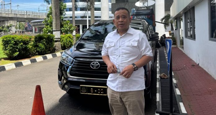 Kejagung dengan  Polemik penanganan kasus dugaan pemalsuan surat lahan pagar laut di Tangerang kian memanas. Kejaksaan Agung melalui Jaksa Agung Muda Tindak Pidana Umum (Jampidum) menegaskan bahwa perkara tersebut menimbulkan kerugian negara dan layak dikategorikan sebagai tindak pidana korupsi. Pernyataan ini bertolak belakang dengan hasil penyelidikan Bareskrim Polri yang sebelumnya menyatakan tidak ditemukan kerugian negara dalam kasus itu.