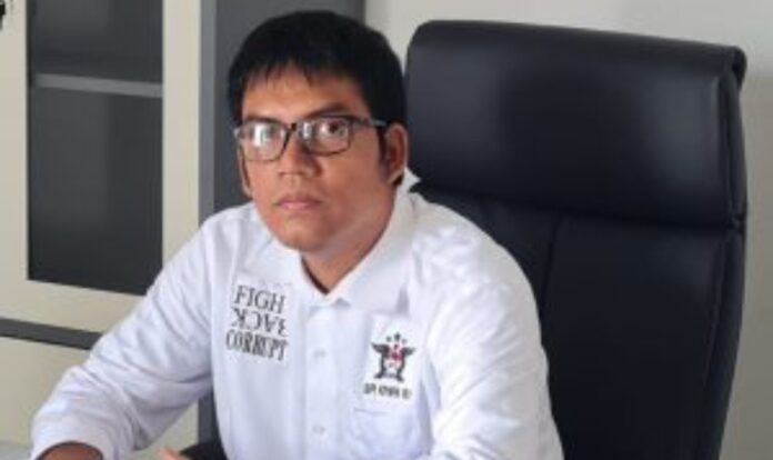Budi Mulyadi Ketua BPI KPNPA RI Wilayah Propinsi Banten dalam kesempatan halal bihalal dengan keluarga besar di Kp Begok Pontang kabupaten Serang ( Senin 31/04/2025) ,menyampaikan keprihatinan dan kekecewaan terkait adanya Bangkai ratusan ayam dibuang pihak yang tidak bertanggung jawab disaluran air irigasi.