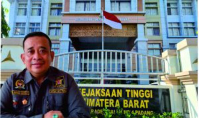 Kejaksaan Agung Republik Indonesia melalui Jaksa Agung Muda Tindak Pidana Khusus (JAM Pidsus) secara resmi limpahkan penanganan perkara dugaan tindak pidana korupsi yang melibatkan oknum pejabat pemerintah daerah dan pengusaha di Sumatera Barat kepada Kejaksaan Tinggi (Kejati) Sumatera Barat.