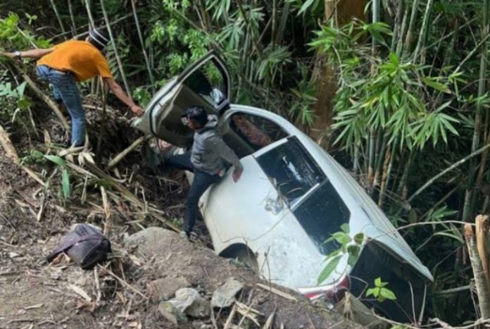 Kecelakaan tunggal kembali terjadi di jalan baru Guguak, Kecamatan Gunung Talang, Kabupaten Solok, pada Sabtu, 3 Mei 2025, sekitar pukul 17.00 WIB. Sebuah minibus jenis Toyota Avanza dengan nomor polisi BA 1476 QB terjun ke jurang sedalam 20 meter. (Foto: Ilustrasi).