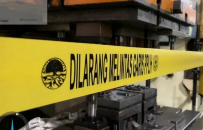 Kementerian Lingkungan Hidup dan Kehutanan (KLHK) menyegel dua perusahaan pengolah limbah bahan berbahaya dan beracun (B3) di Kabupaten Bekasi, Jawa Barat.
