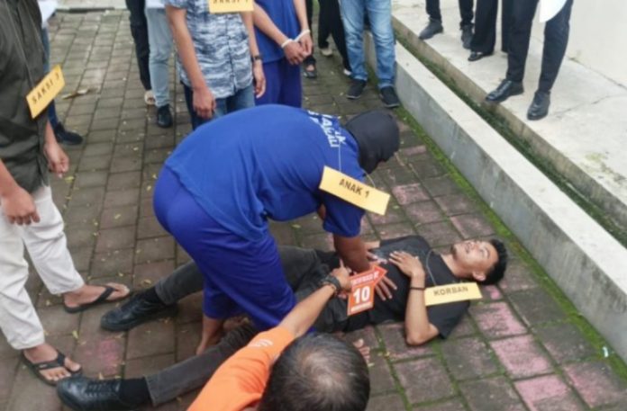 Satuan Reserse Kriminal (Satreskrim) Polres Boyolali menggelar rekonstruksi kasus silat, perkara dugaan tindak pidana kekerasan terhadap anak yang menyebabkan hilangnya nyawa seorang pelajar, pada Selasa (27/5/2025), pukul 14.15 WIB.
