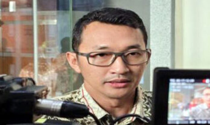 KPK menyita dua rumah di Surabaya dan Mojokerto, Jawa Timur, terkait dana hibah kelompok masyarakat (pokmas) APBD Pemprov Jawa Timur (Jatim) tahun 2021-2022. Dua rumah yang disita itu bernilai Rp 3,2 miliar.