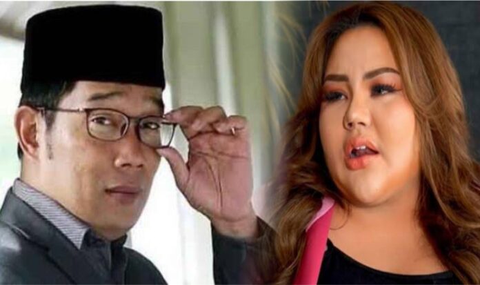 Mantan Gubernur Jawa Barat, Ridwan Kamil, resmi menggugat balik Lisa Mariana dalam perkara dugaan perselingkuhan yang sebelumnya dilayangkan ke Pengadilan Negeri (PN) Bandung. Gugatan perdata itu diajukan dengan nilai total Rp 105 miliar.