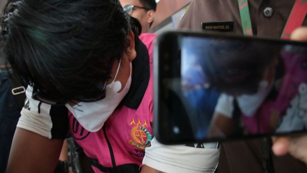 Kejaksaan Tinggi Nusa Tenggara Barat (Kejati NTB) resmi menahan dua dari tiga tersangka kasus dugaan korupsi penyalahgunaan aset milik Pemprov NTB berupa lahan seluas 65 hektare di kawasan wisata Gili Trawangan, Kabupaten Lombok Utara.