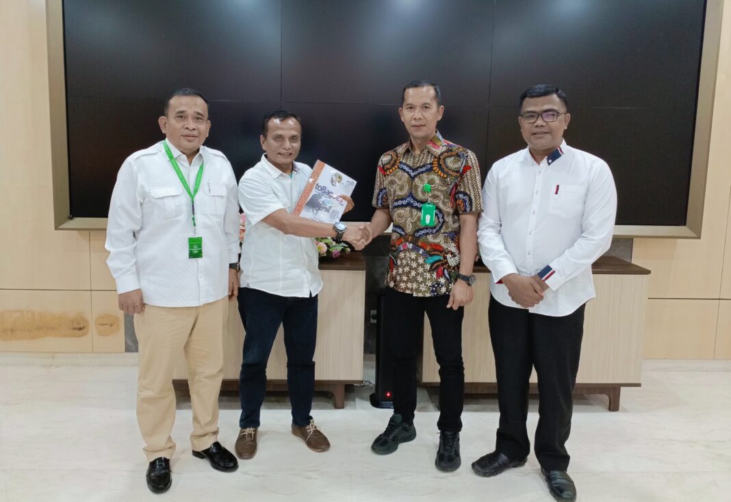 Kepala Seksi Penerangan Hukum (Kasi Penkum) Kejaksaan Tinggi (Kejati) DKI Jakarta, Syahron Hasibuan, SH, MM, menyampaikan harapannya agar Media Tobagoes TV dan Tobagoes.com dapat menjadi mitra strategis dalam menyampaikan informasi hukum yang akurat dan transparan kepada masyarakat.