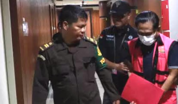 Jaksa Penuntut Umum (JPU) Kejaksaan Agung menuntut mantan Ketua Pengadilan Negeri (PN) Surabaya, Rudi Suparmono, dengan pidana penjara selama tujuh tahun.