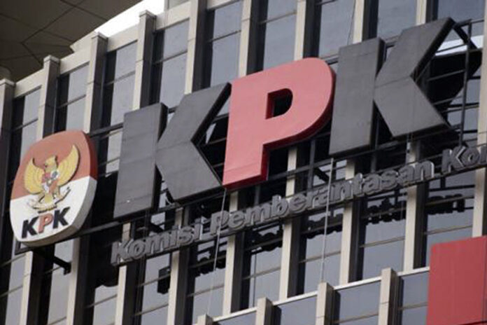 Komisi Pemberantasan Korupsi (KPK) menangkap sembilan orang dalam Operasi Tangkap Tangan (OTT) di Jakarta, termasuk Direksi PT Industri Hutan V (Inhutani V) dan pihak swasta.