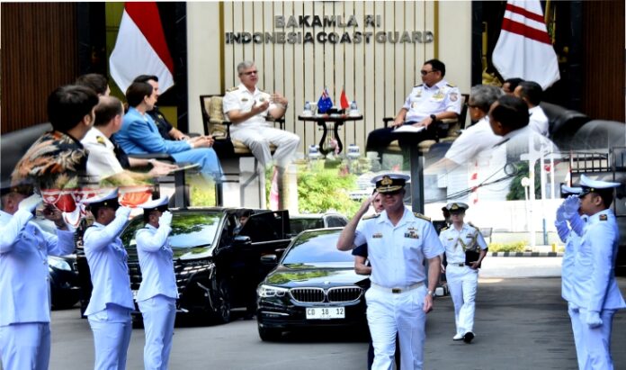 Bakamla RI melalui Sekretaris Utama Laksda TNI Dr. Samuel Kowaas, M.Sc., CSBA., menerima kunjungan kehormatan (courtesy call) Rear Admiral Brett Sonter, Komandan Maritime Border Command (MBC) Australia, bersama delegasi Australian Border Force (ABF) di Mabes Bakamla RI, Jakarta Pusat, Jumat (22/8/2025).