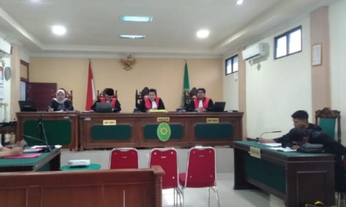 Dugaan pemalsuan dokumen dalam kasus sengketa tanah di Parit Derabak, Desa Parit Baru, Kecamatan Sungai Raya, Kabupaten Mempawah, memasuki babak krusial.