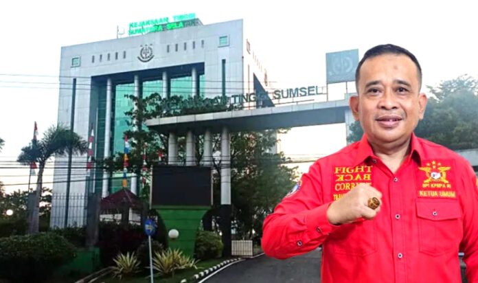 Ketua Umum BPI KPNPA RI, Rahmad Sukendar, menyampaikan apresiasi atas kinerja Kejaksaan Tinggi Sumatera Selatan (Kejati Sumsel) di bawah kepemimpinan H. Yulianto, SH, MH, yang selama ini dikenal tegas, agamis, dan humanis dalam menjalankan tugas penegakan hukum.