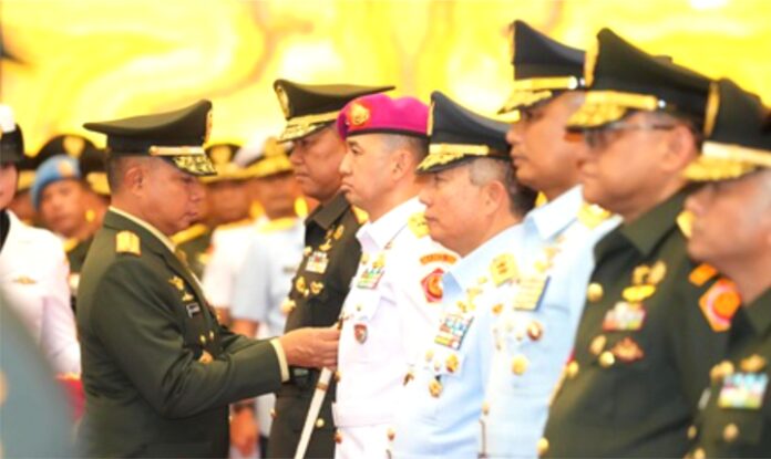 Panglima TNI Jenderal TNI Agus Subiyanto memimpin acara peresmian dan likuidasi satuan, pelantikan dan serah terima jabatan serta laporan korps kenaikan pangkat Perwira Tinggi (Pati) TNI yang digelar di Aula Gatot Soebroto, Denma Mabes TNI Cilangkap, Jakarta Timur, Senin (25/8/2025).