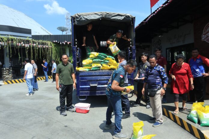 Dalam upaya meringankan beban masyarakat sekaligus menjaga stabilitas pasokan dan harga pangan, Lanud Sultan Hasanuddin bekerja sama dengan Bulog menggelar Gerakan Pangan Murah di D’Corner Lanud Sultan Hasanuddin, Makassar, Sabtu (30/8/2025).