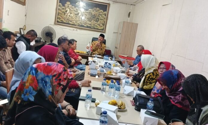 Dewan Pimpinan Daerah (DPD) Ikatan Keluarga Minang (IKM) Tangerang Selatan menggelar pertemuan dan silaturahmi bersama calon pengurus di Sekretariat IKM, Jalan Tegal Rotan - Bintaro, Sabtu (23/8/2025).