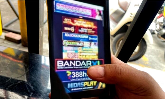 Direktorat Tindak Pidana Siber Bareskrim Polri mengumumkan pengungkapan jaringan kasus judi online ini dalam konferensi pers di Gedung Awaloedin Djamin, Jakarta, Rabu (27/8/2025).