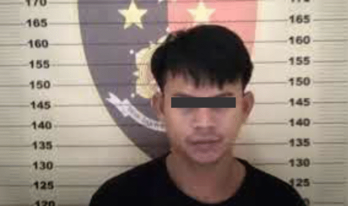 Ulah seorang pria mabuk di Kecamatan Setu, Kota Tangerang Selatan, bikin resah warga. Hanya karena urusan kulit ayam, pelaku mengamuk di sebuah restoran cepat saji hingga memecahkan kaca.