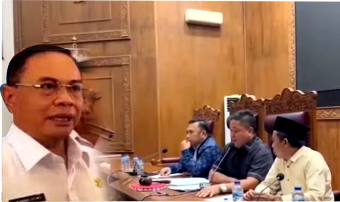 Pasca Demo Ricuh, DPRD Pati Bentuk Pansus Hak Angket untuk Makzulkan Bupati Sudewo Hanya beberapa jam setelah demo besar di depan Kantor Bupati Pati berujung ricuh, DPRD Kabupaten Pati menggelar sidang paripurna mendadak dan sepakat membentuk Panitia Khusus bentuk Pansus Hak Angket untuk memakzulkan Bupati Sudewo.