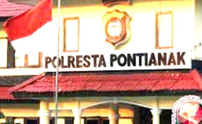 Viralnya pemberitaan terkait Dugaan operasi tangkap tangan (OTT) terhadap seorang wartawan berinisial EA oleh Polresta Pontianak menuai sorotan publik. Pengamat Hukum dan Kebijakan Publik, Dr. Herman Hofi Munawar, menilai tindakan penyidik dalam kasus tersebut justru berpotensi menyalahi aturan hukum.