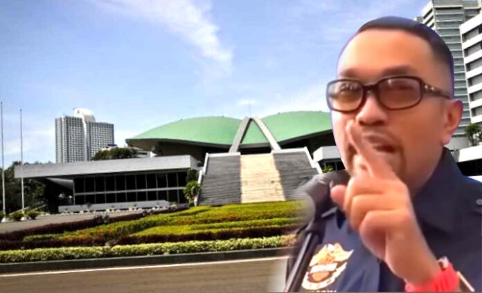 Wakil Ketua Komisi III DPR RI, Ahmad Sahroni, menanggapi keras gelombang seruan pembubaran DPR yang ramai beredar di media sosial.