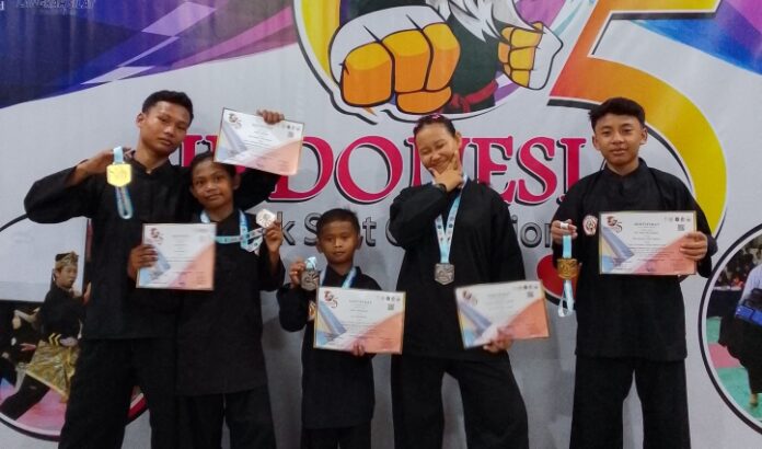 Peguron Singandaru Karuhun Banten Indonesia (PSKBI) mencatat prestasi membanggakan pada ajang Indonesia Pencak Silat Championship 5 yang memperebutkan Piala Kementerian Pemuda dan Olahraga (Kemenpora) RI.