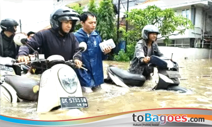 Update Banjir Bali Renggut 18 Korban Jiwa, 179 Warga Masih Mengungsi Badan Penanggulangan Bencana Daerah (BPBD) Provinsi Bali mencatat sebanyak 18 orang meninggal dunia akibat banjir yang melanda sejumlah wilayah di Bali pada Rabu (10/9). Hingga kini, empat orang masih dalam pencarian.
