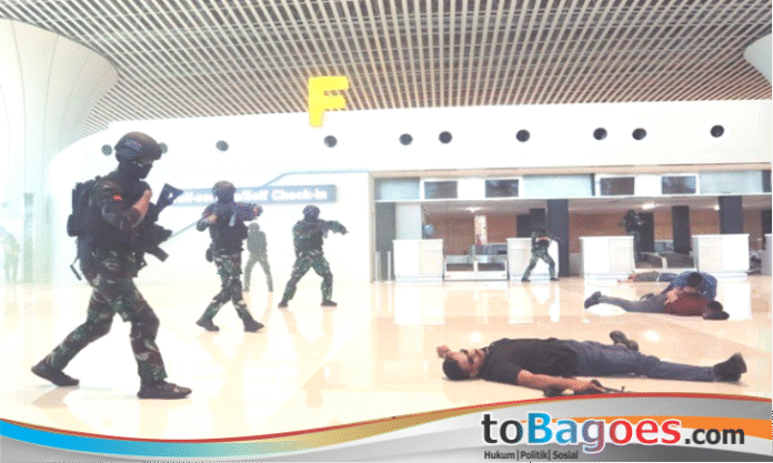 Lanud Sultan Hasanuddin ambil bagian dalam Latihan Penanggulangan Keadaan Darurat (PKD) Tahun 2025 yang digelar PT Angkasa Pura Indonesia (Injourney Airports) di Bandara Sultan Hasanuddin, Makassar, Selasa (16/9/2025).