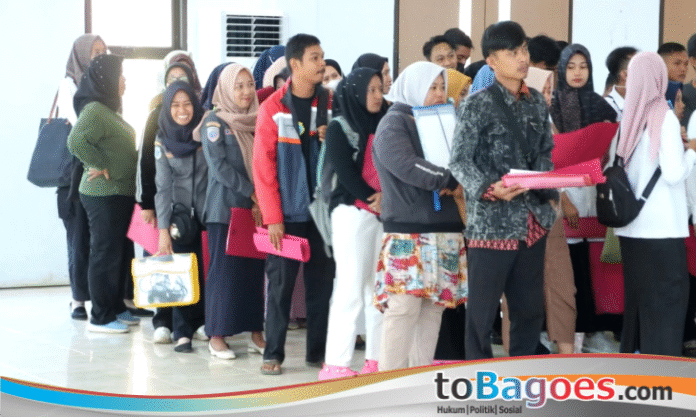 Pasca pengumuman hasil seleksi Pegawai Pemerintah dengan Perjanjian Kerja (P3K), layanan penerbitan Surat Keterangan Catatan Kepolisian (SKCK) di Polres Tanjung Jabung Timur dipadati masyarakat. Dokumen ini menjadi salah satu syarat utama bagi pelamar yang dinyatakan lulus alokasi P3K.