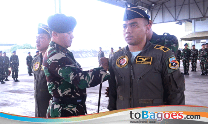 Tiga penerbang Skadron Udara 11 Lanud Sultan Hasanuddin menorehkan prestasi membanggakan. Mayor Pnb Muh. Idris “Spartan” Kurniawan, S.E., berhasil mencapai 2.000 jam terbang dengan pesawat Sukhoi 27/30.