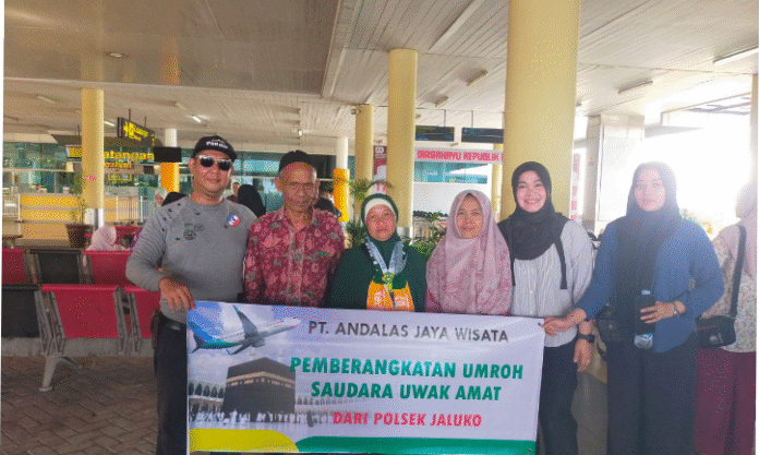 Kisah penuh makna datang dari Kapolsek Jaluko Polres Muaro Jambi. Kapolsek Jaluko, Iptu Yohanes Candra Putra, S.E., M.M., menunjukkan kepeduliannya dengan memberangkatkan istri salah satu Pegawai Harian Lepas (PHL), Wak Amat, untuk menjalani ibadah umroh ke Tanah Suci.