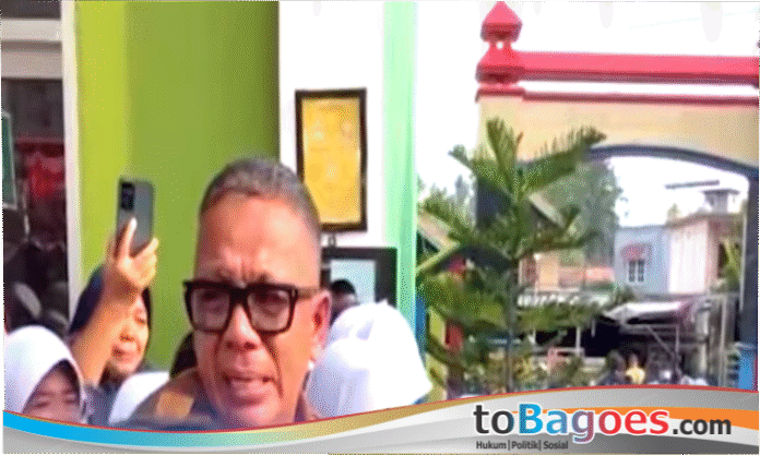 Keputusan kontroversial mengenai pencopotan Roni Ardiansyah dari jabatan Kepala Sekolah (Kepsek) SMP di Prabumulih, Sumatera Selatan, akhirnya dibatalkan. Pengumuman ini disampaikan langsung oleh ajudan Presiden Prabowo Subianto, Rizky Irmansyah, melalui akun Instagram pribadinya pada Selasa malam (16/9/2025).