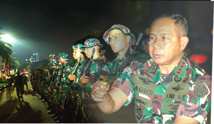 Momen Humanis: Panglima TNI Santap Malam Bersama Prajurit dan UMKM