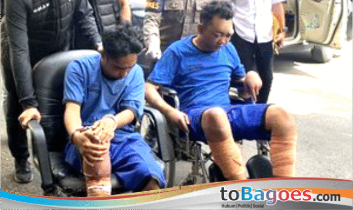 Polisi berhasil mengungkap motif di balik pembunuhan sadis satu keluarga di Jalan Siliwangi Nomor 52, Kelurahan Paoman, Kabupaten Indramayu. Lima anggota keluarga ditemukan terkubur dalam satu liang di halaman belakang rumah mereka pada Senin (1/9/2025).