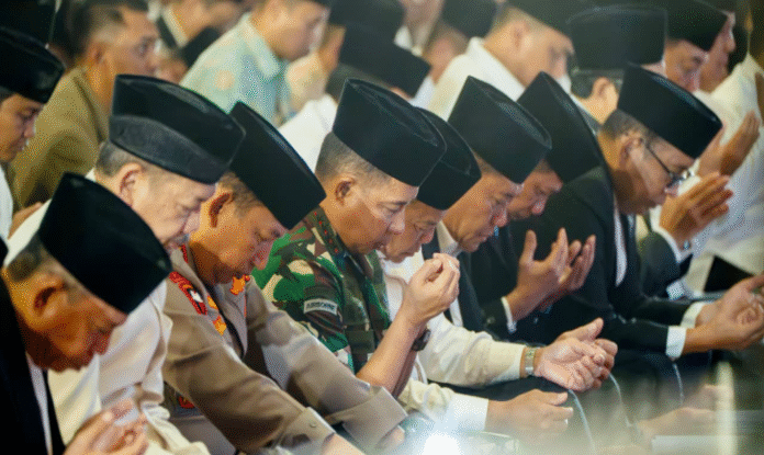 Presiden Republik Indonesia Ir. H. Prabowo Subianto didampingi Panglima TNI Jenderal TNI Agus Subiyanto menghadiri Peringatan Maulid Nabi Muhammad SAW tingkat kenegaraan 1447 H di Masjid Istiqlal, Jakarta Pusat, Kamis (4/9/2025).