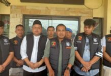 1×24 Jam, Pelaku Pembunuhan Dosen Cantik di Bungo Berhasil Dibekuk Polres Bungo Viral kasus pembunuhan terhadap seorang dosen cantik di Perumahan Rimbo Tengah, Kabupaten Bungo, pada Sabtu (1/11/2025). Dalam kurun waktu 1×24 jam, pelaku akhirnya berhasil dibekuk oleh tim gabungan Satreskrim Polres Bungo bersama Polres Tebo