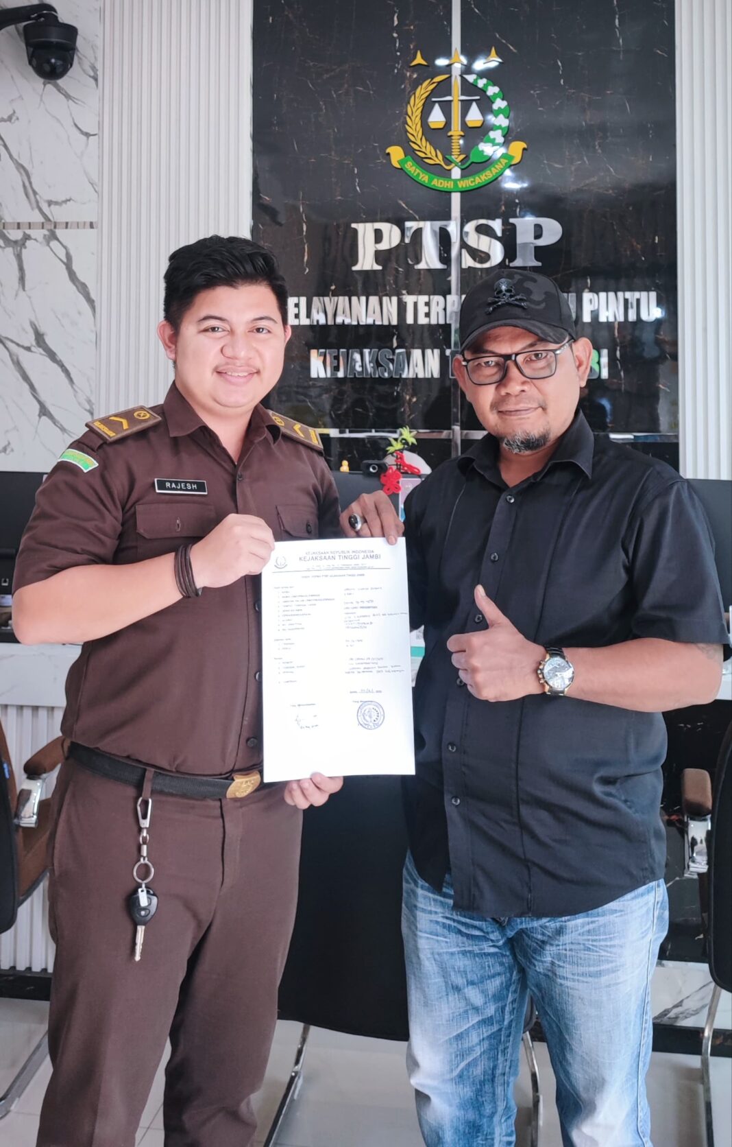 LSM FAAKI (Front Aktivis Anti Korupsi Indonesia) resmi melaporkan ke Kejaksaan Tinggi Jambi terkait dugaan tindak pidana korupsi dan kejahatan korporasi atau persekongkolan jahat di Sekretariat DPRD Kabupaten Merangin atas dugaan penyalahgunaan wewenang dan jabatan pada kegiatan belanja barang dan jasa Tahun 2024 senilai Rp 23,588 miliar.