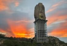 Drama Penggeledahan Surabaya: KPK Kejar Bukti Kasus Monumen Reog Ponorogo Rp84 Miliar Drama Penggeledahan Surabaya: KPK Kejar Bukti Kasus Monumen Reog Ponorogo Rp84 Miliar