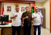 BPI KPNPA RI Laporkan Dugaan Arogansi Oknum Jaksa Ke Jamwas dan Jamintel, Rahmad Sukendar: Kami Kawal Sampai Tuntas Aduan tersebut disampaikan langsung kepada Ketua Umum BPI KPNPA RI, Tb. Rahmad Sukendar, oleh korban bernama Jaam. Dalam surat pengaduannya, Jaam mengaku mendapat ancaman akan ditembak mati yang diduga dilakukan oleh Kasi Pidsus Kejari Kota Bekasi pada 24 April 2026.