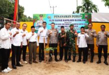 Perkuat Kamtibmas, Kapolres Sijunjung Bangun Pospol untuk Lima Nagari Terpencil Kapolres Sijunjung, AKBP Willian Harbensyah, S.I.K., M.H., meresmikan Pos Polisi (Pospol) Limo Nagari Diateh, Polsek Sumpur Kudus, yang berlokasi di Jorong Uncang Labuh, Nagari Sumpur Kudus Selatan, Kecamatan Sumpur Kudus, Kabupaten Sijunjung, pada Rabu (29/04/2026).