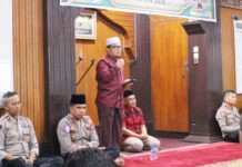 Siraman Rohani Personel Polres Sijunjung, Perkuat Iman dan Bangun Karakter Humanis Anggota Dalam upaya meningkatkan keimanan, ketakwaan, serta membangun karakter personel yang humanis dan berintegritas, Polres Sijunjung menggelar kegiatan siraman rohani bagi seluruh personel, Kamis (7/5/2026), di lingkungan Mapolres Sijunjung.