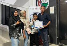 Raif Anaqie Siap Harumkan Nama Sijunjung dan Sumbar di Ajang Asian Ethnic Got Talent 2026 Prestasi membanggakan kembali datang dari Kabupaten Sijunjung, Sumatera Barat. Seorang pelajar berbakat asal Jorong Kototuo, Nagari Lubuktarok, Kecamatan Lubuktarok, bernama Raif Anaqie, dipastikan akan mengikuti ajang internasional Asian Ethnic Got Talent 2026 yang akan digelar di Jakarta pada 26 hingga 28 Juni 2026 mendatang.