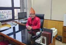 Sijunjung Memanggil Putra Terbaiknya: H. Jonni Afrizon Siap Mengabdi untuk Ranah Lansek Manih Sejumlah nama mulai disebut-sebut sebagai figur potensial untuk memimpin Ranah Lansek Manih ke depan. Salah satu nama yang kian mendapat perhatian adalah H. Jonni Afrizon, SE., MM., CG., CAE, seorang birokrat nasional asal Nagari Silantai, Kecamatan Sumpur Kudus, Kabupaten Sijunjung.