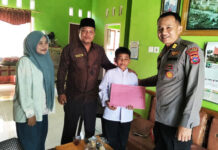 Kapolres Sijunjung Peduli Talenta Anak Daerah, Raif Anaqie Siap Berlaga di Ajang Asia Kapolres Sijunjung Peduli Talenta Anak Daerah, Raif Anaqie Siap Berlaga di Ajang Asia