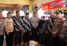 Sambut Hari Bhayangkara ke-80, Kapolres Sawahlunto Gelar Anjangsana dan Serahkan Bingkisan kepada Purnawirawan Polri dan Warakawuri Sambut Hari Bhayangkara ke-80, Kapolres Sawahlunto Gelar Anjangsana dan Serahkan Bingkisan kepada Purnawirawan Polri dan Warakawuri