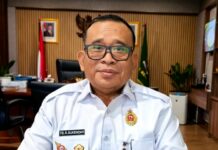 Rekomendasi utama: BPI KPNPA RI Desak Kapolda Sulbar Mundur, Dinilai Abaikan Aspirasi Mahasiswa Ketua Umum BPI KPNPA RI, Rahmad Sukendar, secara terbuka meminta Kapolda Sulawesi Barat mengundurkan diri dari jabatannya apabila dinilai tidak mampu membangun komunikasi yang baik dengan masyarakat serta tidak memberikan ruang dialog terhadap aksi mahasiswa.