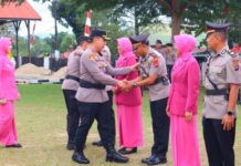 Kapolres Sijunjung Resmi Rotasi Kabag Ren, Kabag Log, Kasat Reskrim dan Dua Kapolsek Kapolres Sijunjung, AKBP Willian Harbensyah, S.I.K., M.H., memimpin langsung upacara Serah Terima Jabatan (Sertijab) lima pejabat utama di lingkungan Polres Sijunjung yang berlangsung khidmat di halaman Mapolres Sijunjung, Selasa (4/8/2026).