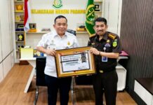 BPI KPNPA RI Berikan Penghargaan kepada Kejari Padang atas Prestasi Ungkap Kasus Korupsi Mega Korupsi BSN Ketua Umum Badan Peneliti Independen Kekayaan Penyelenggara Negara & Pengawas Anggaran Republik Indonesia (BPI KPNPA RI), Tubagus Rahmad Sukendar, memberikan penghargaan kepada Kejaksaan Negeri (Kejari) Padang sebagai bentuk apresiasi atas kinerja dan prestasi dalam mengungkap perkara dugaan korupsi berskala besar di Kota Padang.