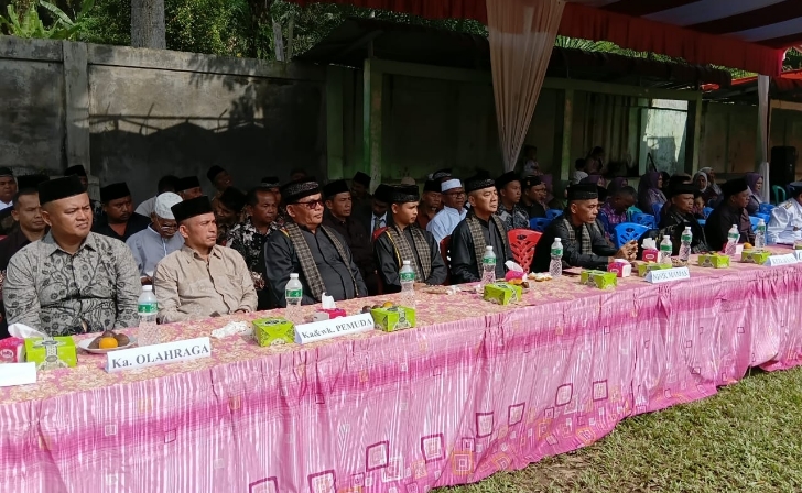 HUT RI ke-81 di Siaur: Letkol Cpl Aswad Kenedi Serukan Generasi Muda Bangun Nagari Letkol Cpl Aswad Kenedi didaulat sebagai Inspektur Upacara atas permintaan Wali Nagari Siaur, ninik mamak, tokoh masyarakat, serta berbagai unsur masyarakat setempat. Kehadirannya di tengah masyarakat kampung halaman dinilai memberikan kebanggaan tersendiri, terutama bagi generasi muda Nagari Siaur.