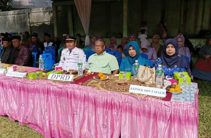 HUT RI ke-81 di Siaur: Letkol Cpl Aswad Kenedi Serukan Generasi Muda Bangun Nagari Letkol Cpl Aswad Kenedi didaulat sebagai Inspektur Upacara atas permintaan Wali Nagari Siaur, ninik mamak, tokoh masyarakat, serta berbagai unsur masyarakat setempat. Kehadirannya di tengah masyarakat kampung halaman dinilai memberikan kebanggaan tersendiri, terutama bagi generasi muda Nagari Siaur.