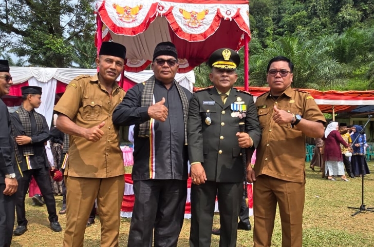 HUT RI ke-81 di Siaur: Letkol Cpl Aswad Kenedi Serukan Generasi Muda Bangun Nagari Letkol Cpl Aswad Kenedi didaulat sebagai Inspektur Upacara atas permintaan Wali Nagari Siaur, ninik mamak, tokoh masyarakat, serta berbagai unsur masyarakat setempat. Kehadirannya di tengah masyarakat kampung halaman dinilai memberikan kebanggaan tersendiri, terutama bagi generasi muda Nagari Siaur.